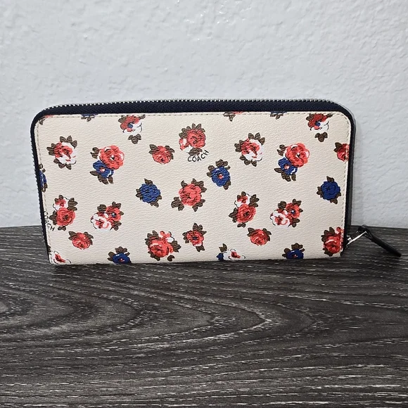 NWOT Coach Zip Around Wallet - Picture 2 of 3